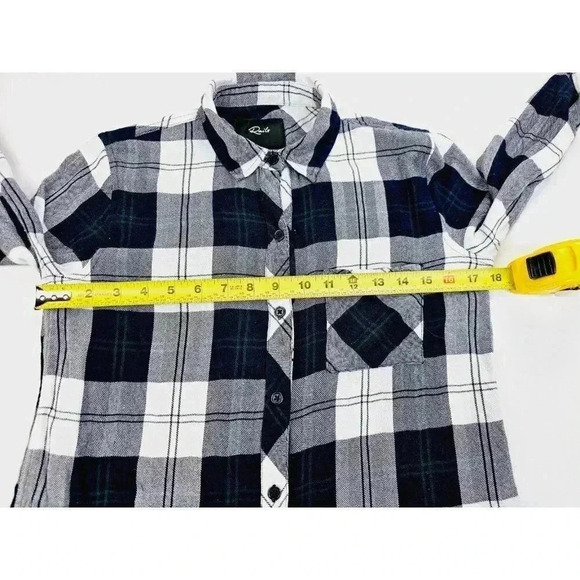 Rails Size XS Women's Black White Gray Check Green Trim Logo Tag Rayon L/S Shirt - Picture 3 of 12